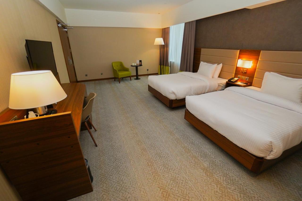 The Grand Lux Hotel Dauhá Exteriér fotografie A room at the hotel