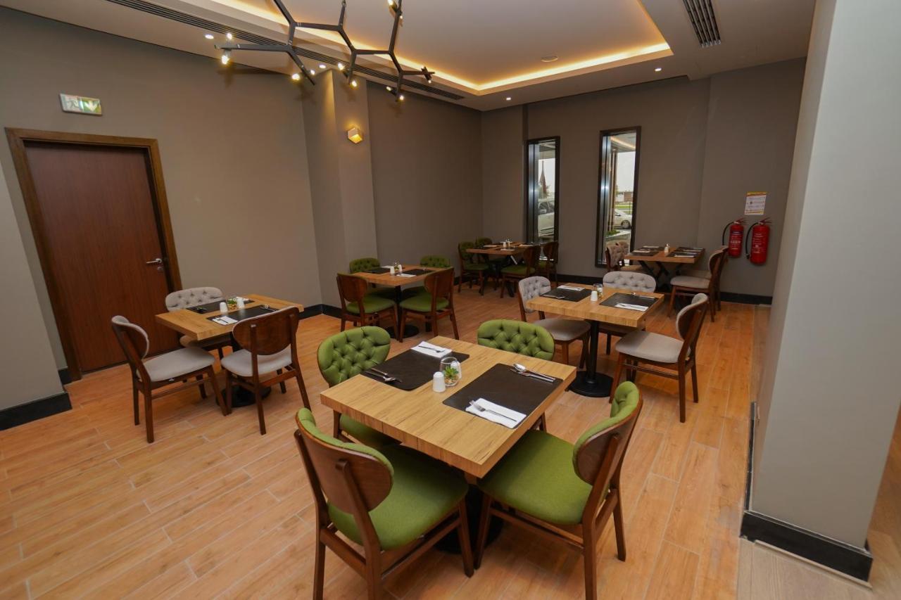 The Grand Lux Hotel Dauhá Exteriér fotografie The restaurant